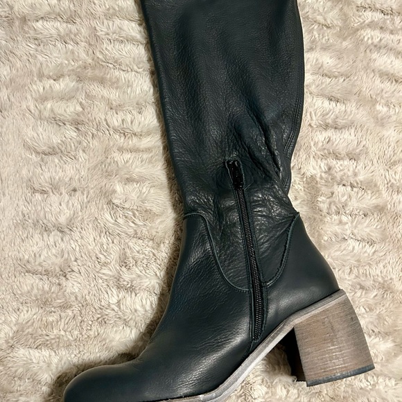 Free People Black Leather Boots with side zip; women’s sz 41 - like new! - Picture 4 of 4